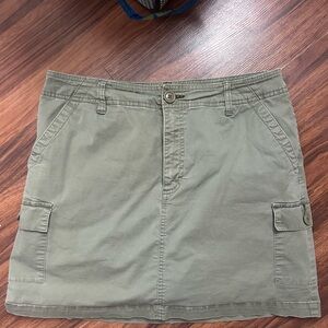 Green Women's Cargo Skort